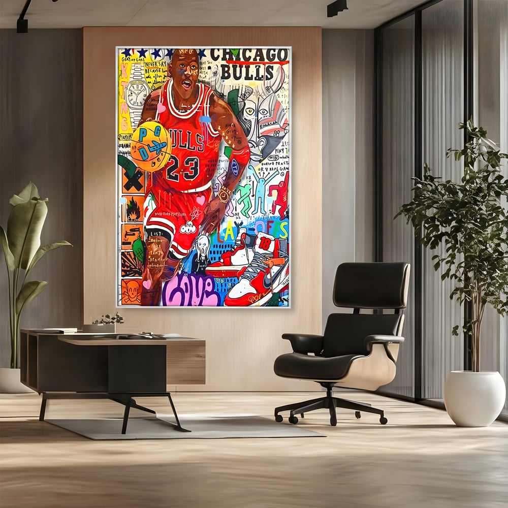Tablou canvas cu tablou canvas cu michael jordan in stil graffiti, in rama de aluminiu argintiu, pe perete intr-un birou